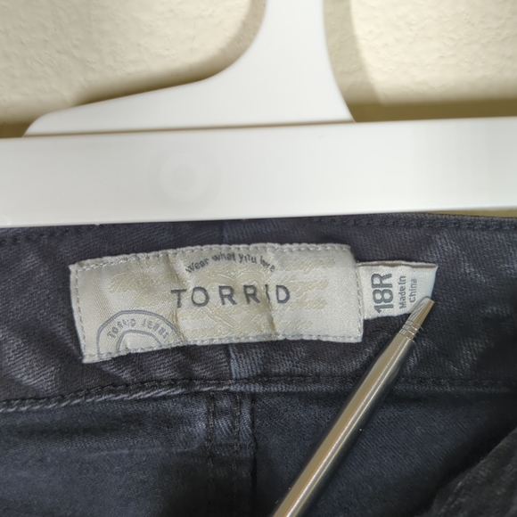 Torrid Women's Jeans Size 18R Distressed Black Denim Jeans. - Picture 7 of 7